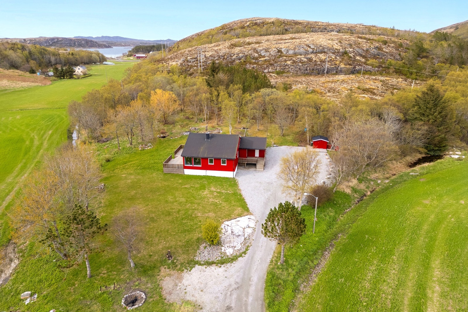 Sjarmerende enebolig med romslig tomt og landlig beliggenhet! Galleribilde