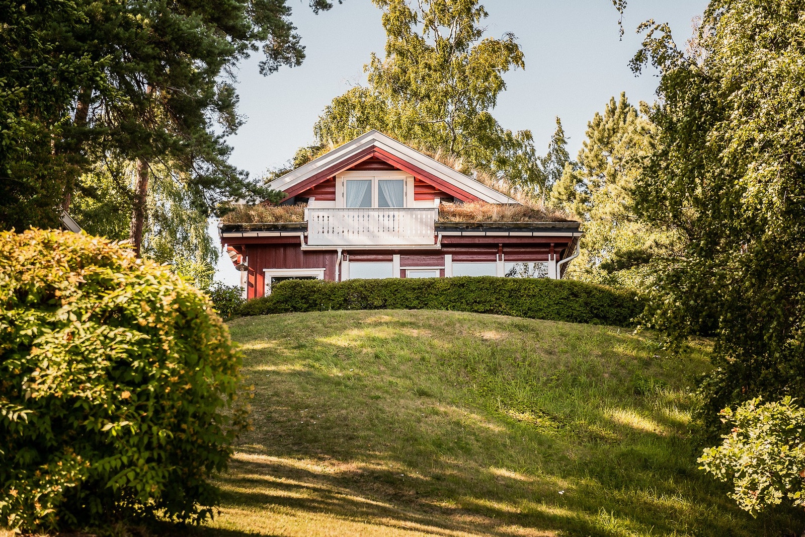 Sjarmerende enebolig med solrik og hyggelig uteplass. Galleribilde