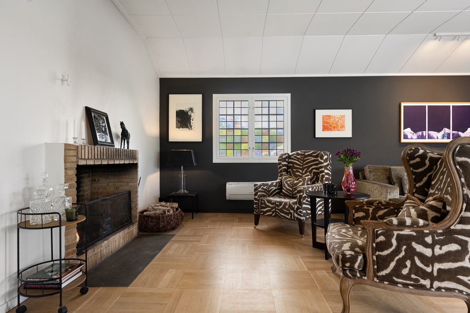 En stue som kombinerer komfort og stil Galleribilde