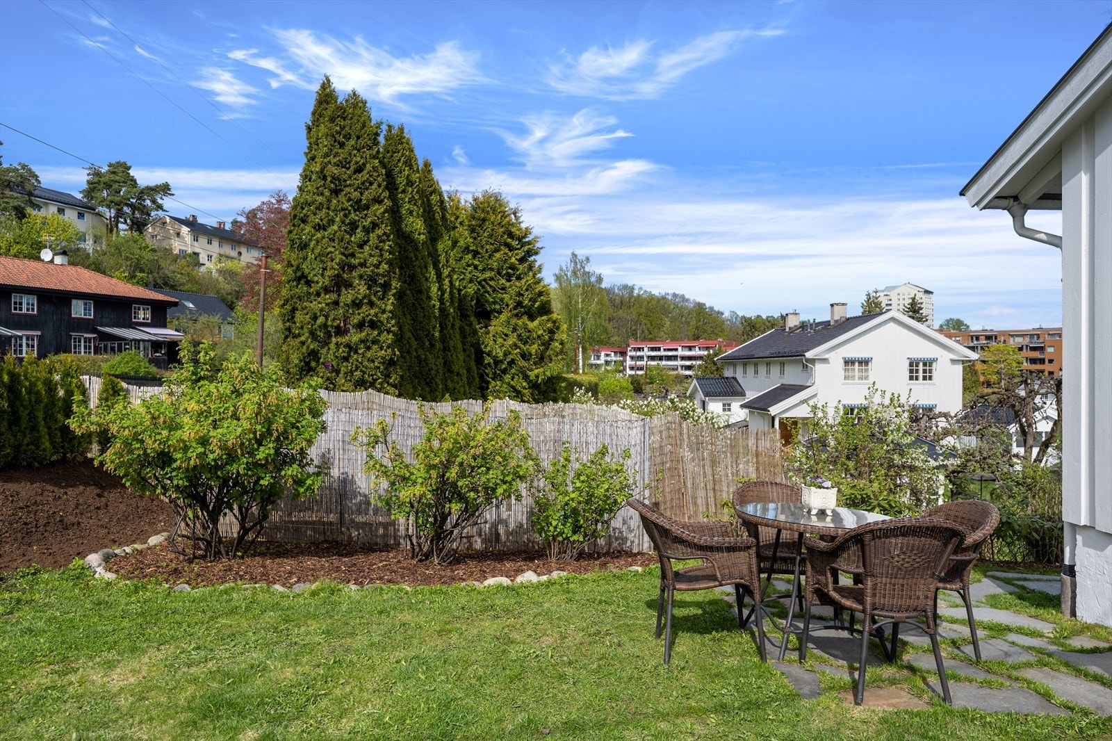 Eget område for dyrking - her kan du høste egne bær og frukter rett fra hagen Galleribilde