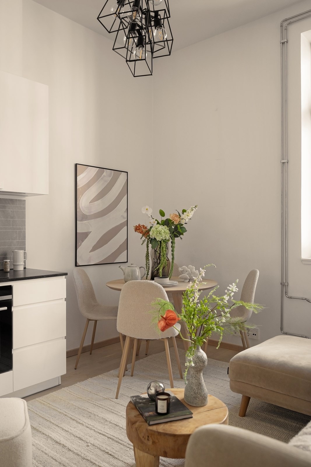 De store vinduene er fra 2018 og har 3-lags glass, som gir god isolasjon. Galleribilde
