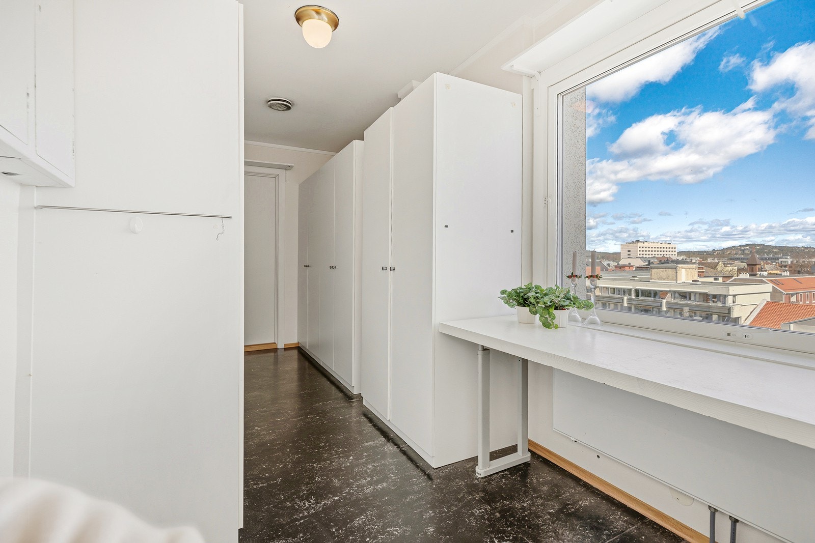I byggetegninger er dette klassifisert som arbeidsrom men kan innredes som f.eks. garderobe - kun egen fantasi som setter begrensninger Galleribilde