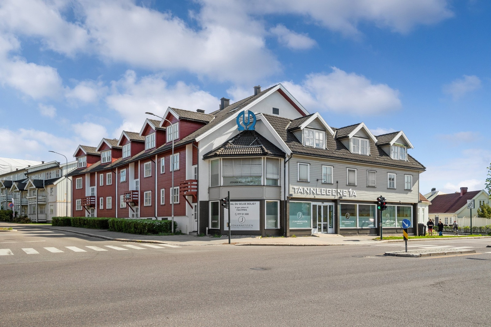 Tønsberg er en populær by som har sitt absolutte høydepunkt sommerstid, med stor turisme og et yrende folkeliv. Langs bryggene i Tønsberg kan du nyte av båtlivets gleder og et stort utvalg av restauranter, kafeer og barer. Galleribilde