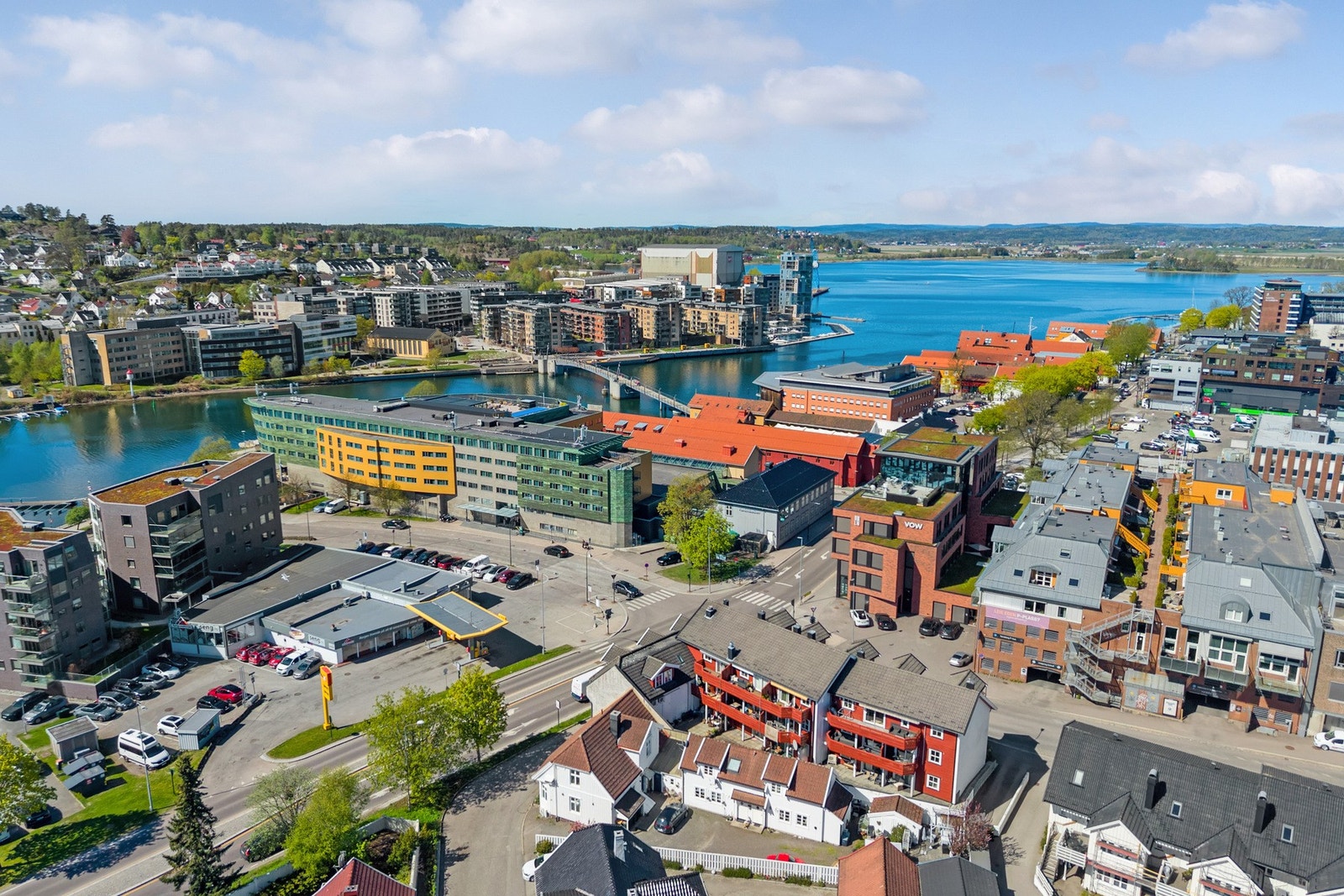 Fra leiligheten er det kort vei til flere flotte tur- og rekreasjonsområder. Det er ca. 2 km til Tønsberg stadion som er et godt utgangspunkt for fine rekreasjonsmuligheter i Frodeåsen både sommer og vinter. Galleribilde