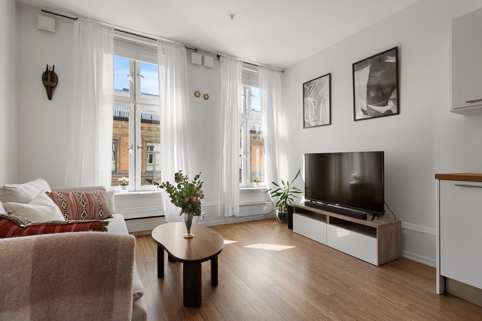 De store vindusflatene slipper inn rikelig med dagslys, og den høye plasseringen i bygget gir et fint utsyn. Galleribilde