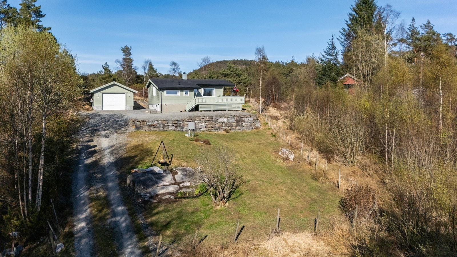 Velkommen til Flatnesvegen 76 - presentert av eiendomsmegler Alexander Kvalevaag Skree v/ Aktiv Eiendomsmegling!
Foto: Mari Staveland Galleribilde