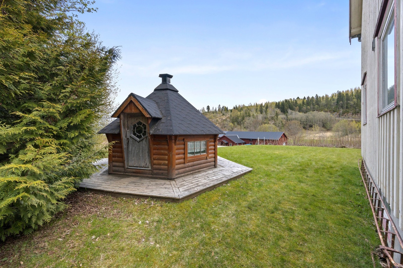 Grillhytte med terrasse Galleribilde