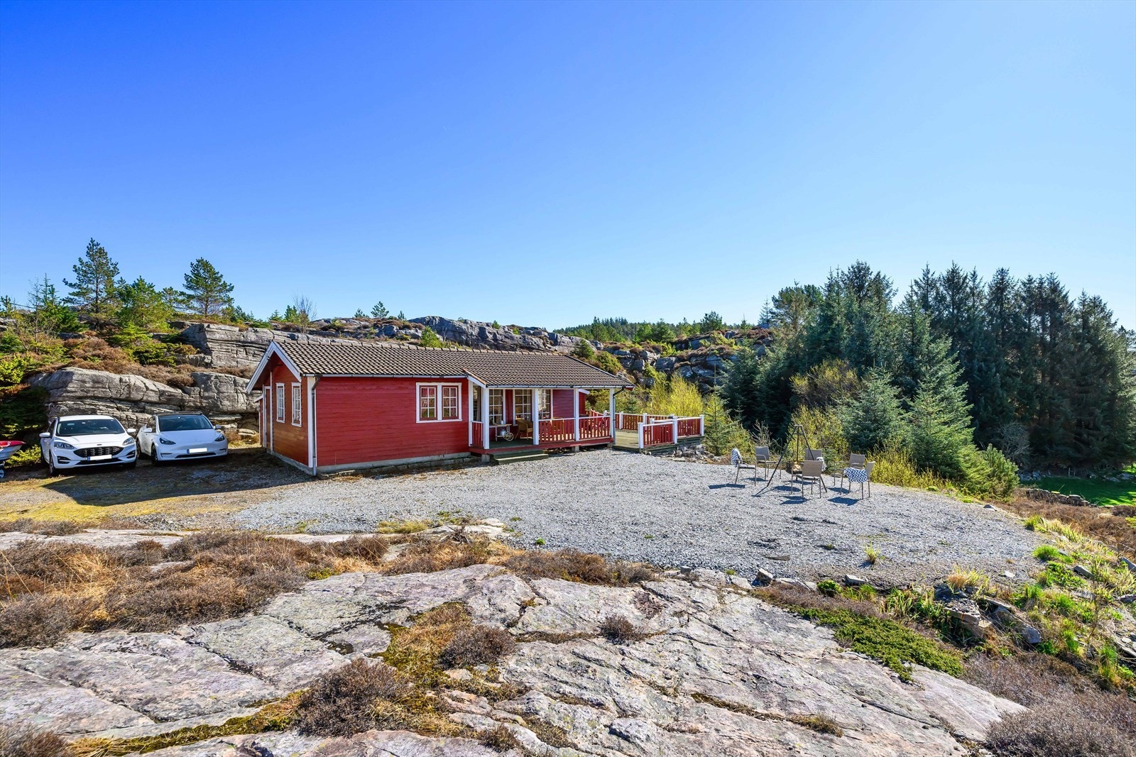 Stor eiendom med gode solforhold Galleribilde
