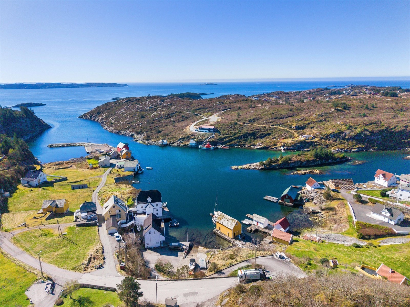 Medfølgende i salget er også sjøeiendom i Hummelsund Galleribilde