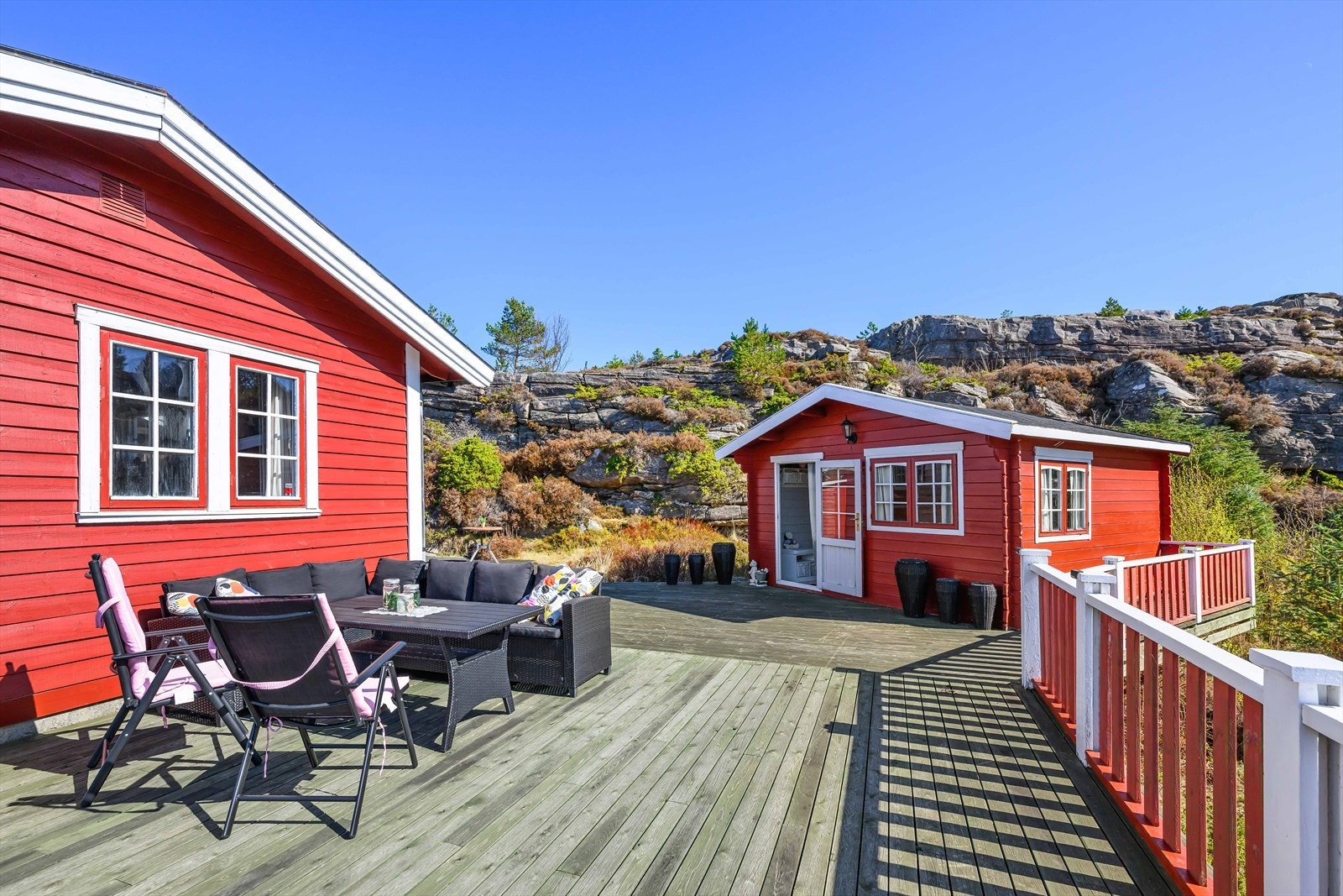 Nyt nydelige sommerdager med grilling og kos. Fantastisk sted å ha med barna. Galleribilde