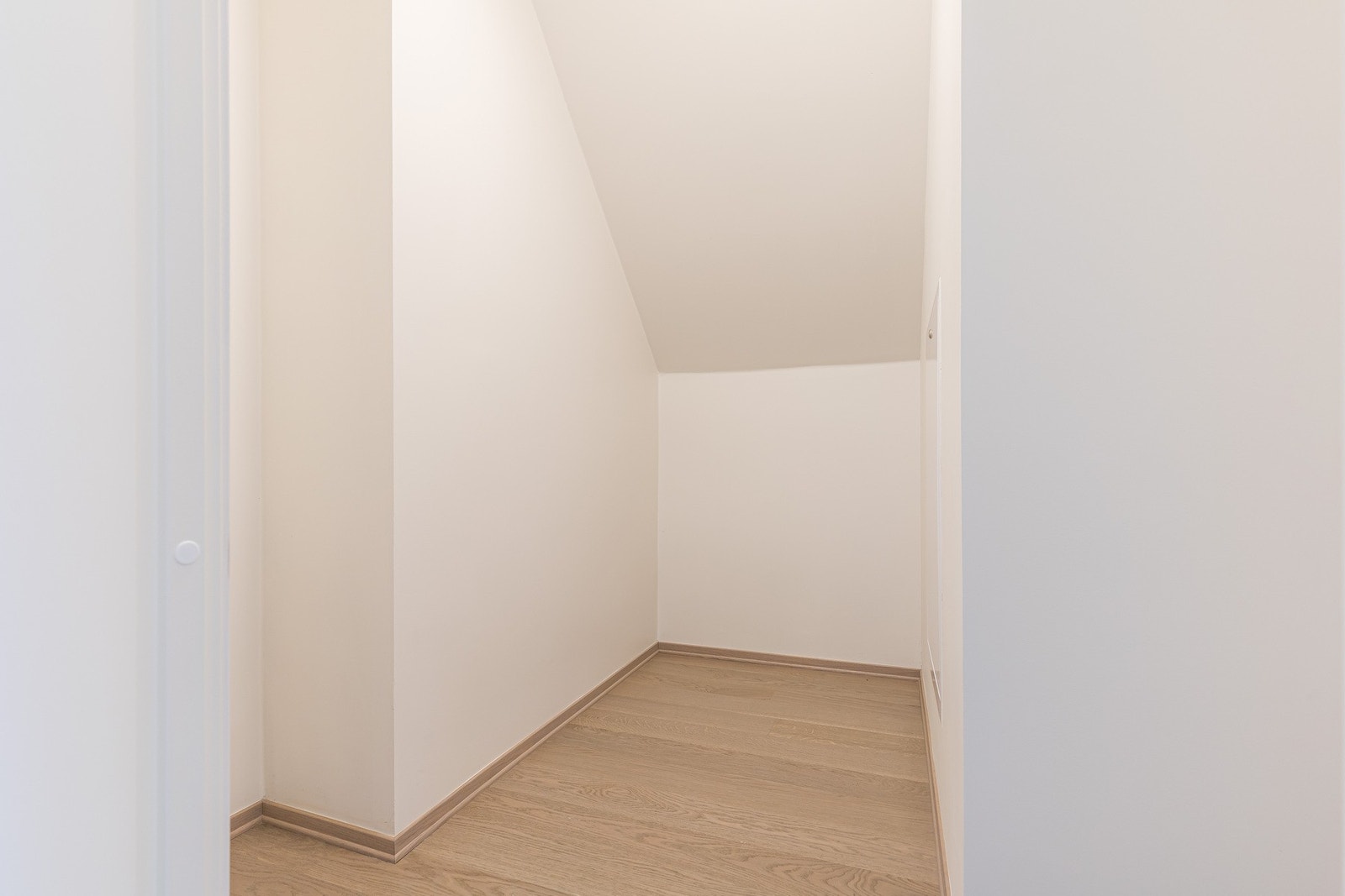 Praktisk "bod" med gode oppbevaringsmuligheter Galleribilde