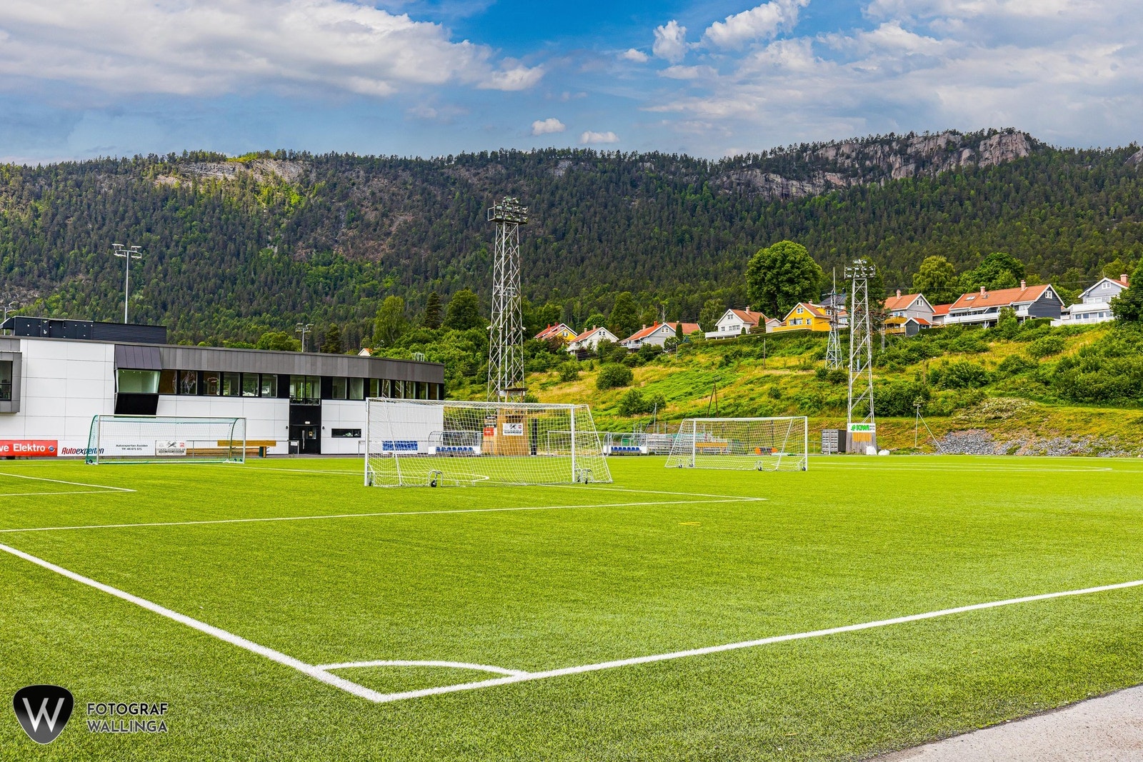 Den lokale fotballbanen for den aktive familien Galleribilde