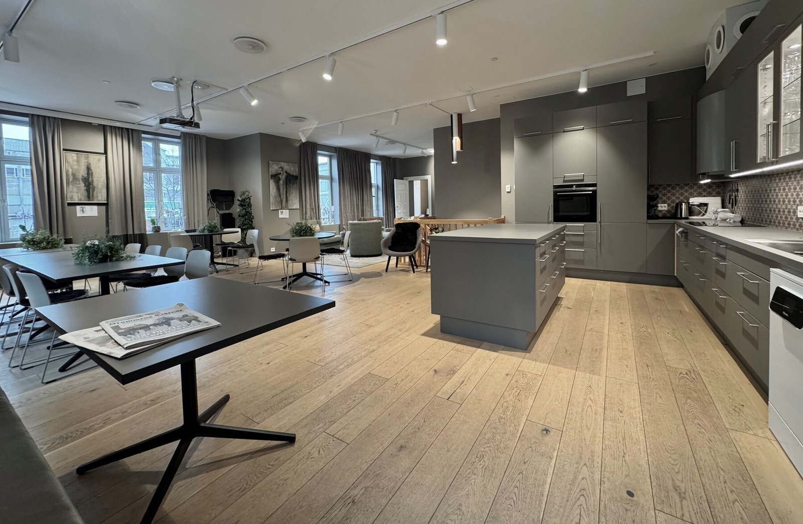 Selskapslokale i den "Gule villaen" Galleribilde