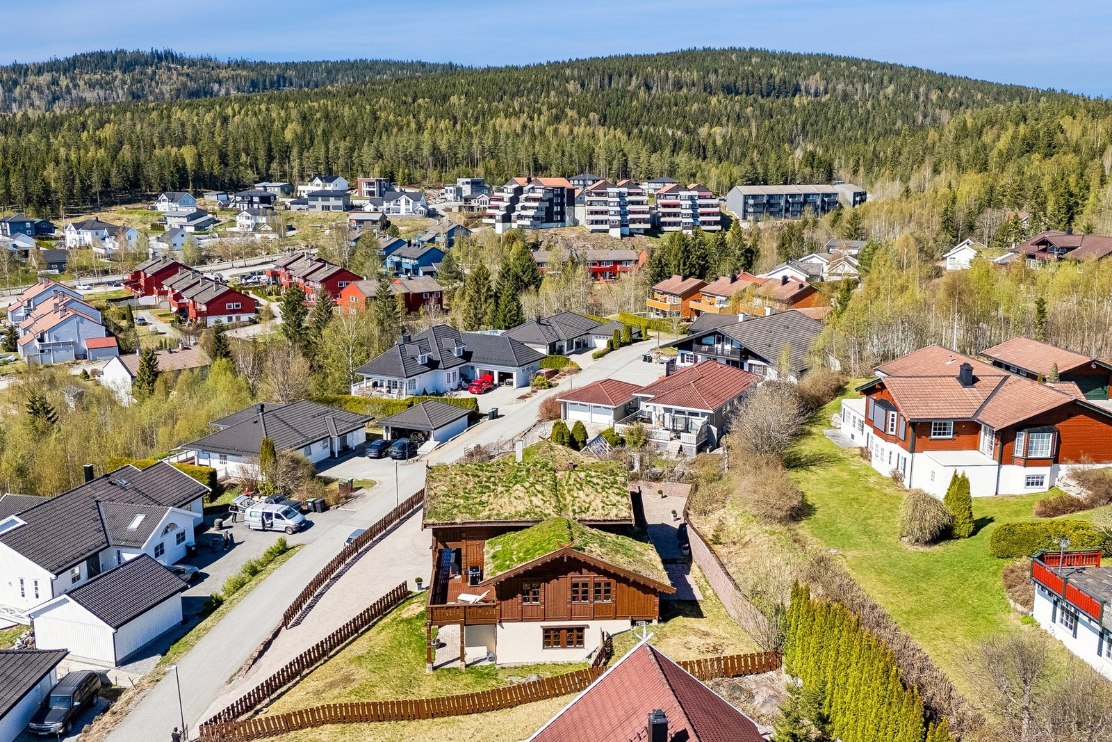 En fin kombinasjon av landlige omgivelser og nærhet til nødvendige servicetilbud. Galleribilde