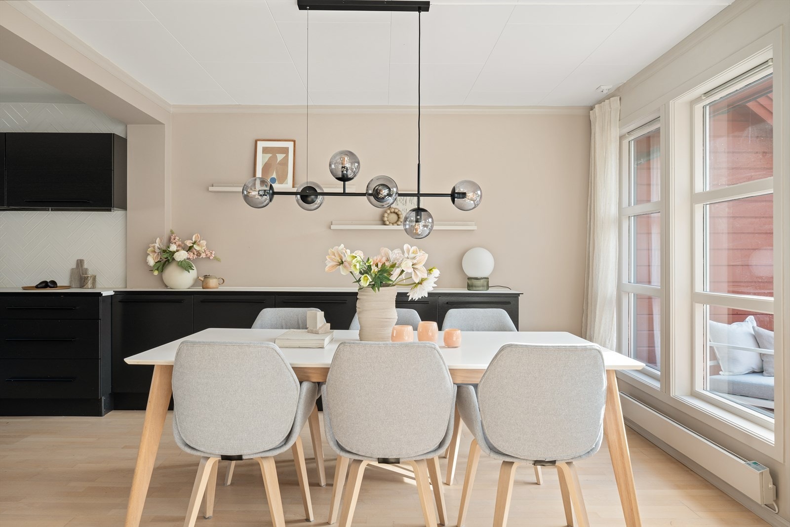 Her er det god plass til å invitere venner og familien til middag. Galleribilde
