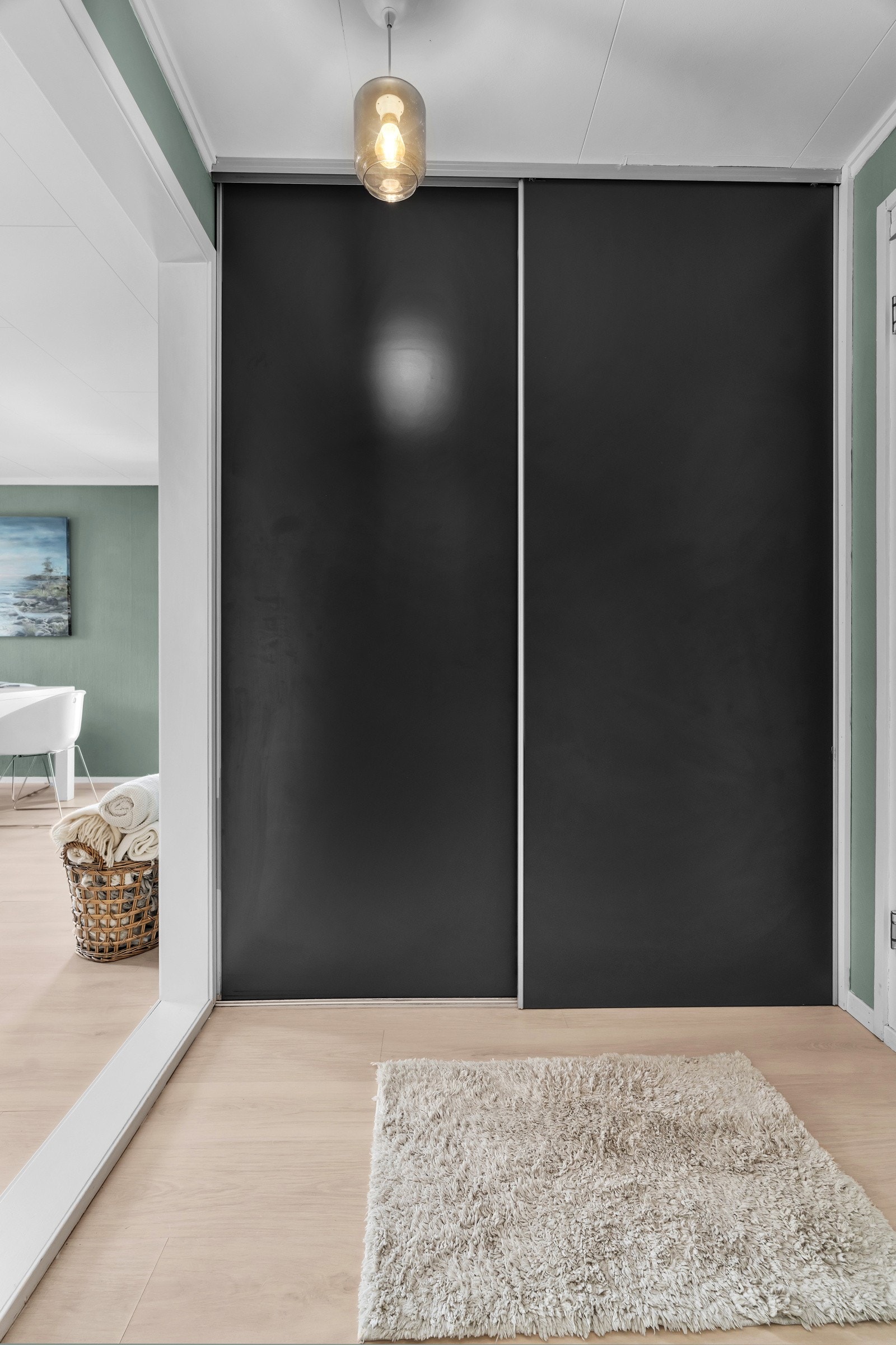 I inngangspartiet er det en praktisk garderobe Galleribilde