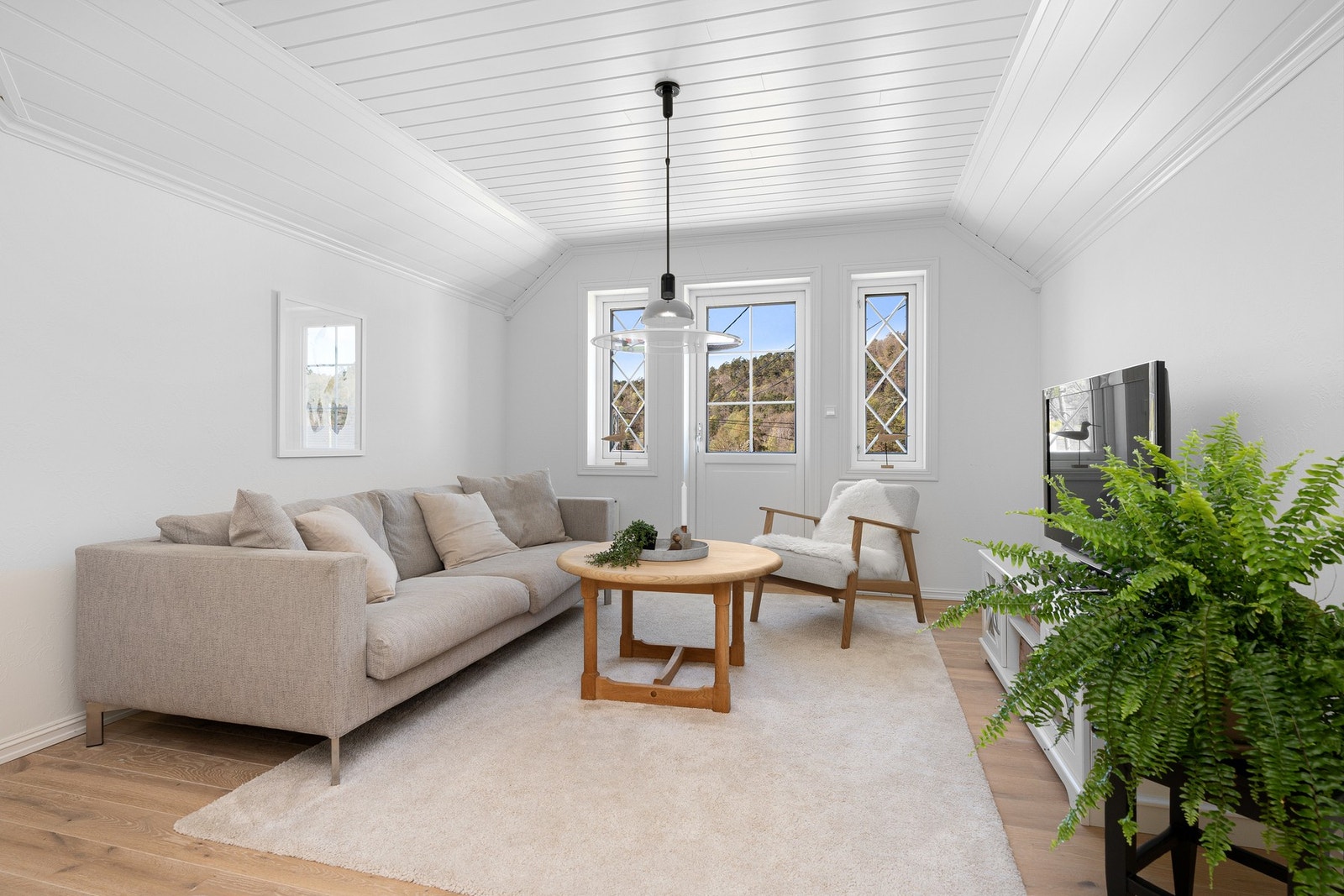 Loftstue med utgang til luftebalkong Galleribilde