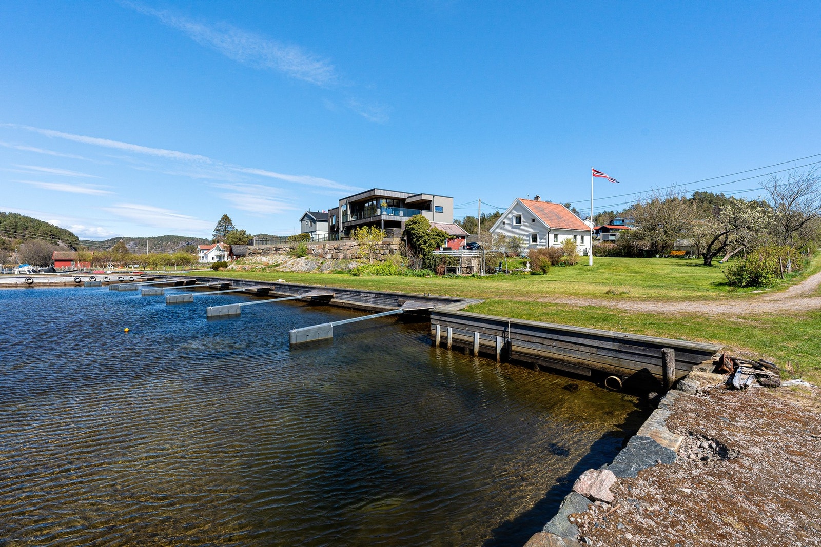 To båtplasser i Lundeelva i del av felleseie Galleribilde