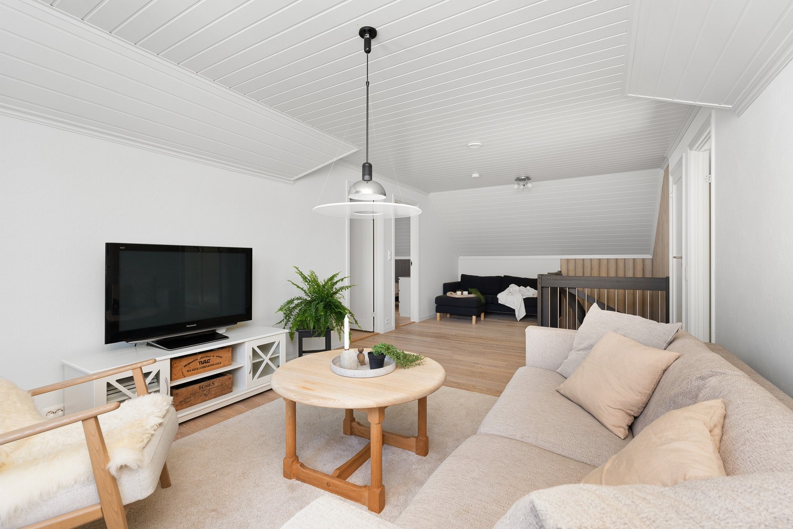 Loftstue med utgang til luftebalkong Galleribilde