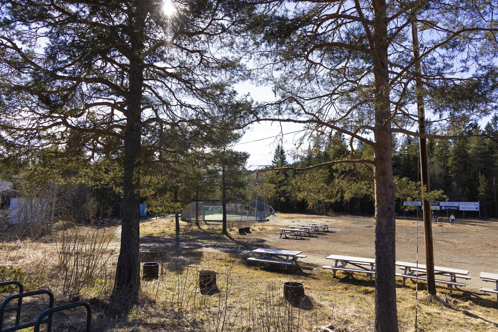 500 meter fra boligen finner du inngangen til Leinstrandmarka. Her er det ballbinge, flotte turområder sommer og vinter. Det er lysløyper for ivrige skigåere. Her ligger også Ringvålskogen barnehage. Galleribilde