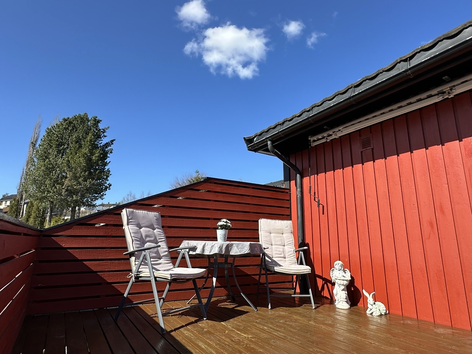 Terrasse ved ingangsparti Galleribilde