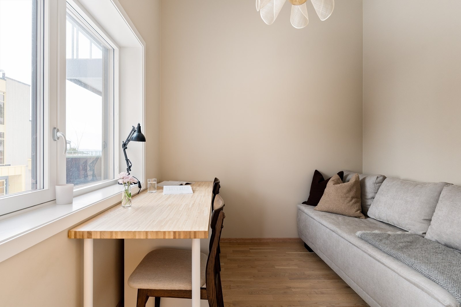 Leiligheten har to soverom hvor ene har en flott utsikt og andre ligger lunt til. Galleribilde