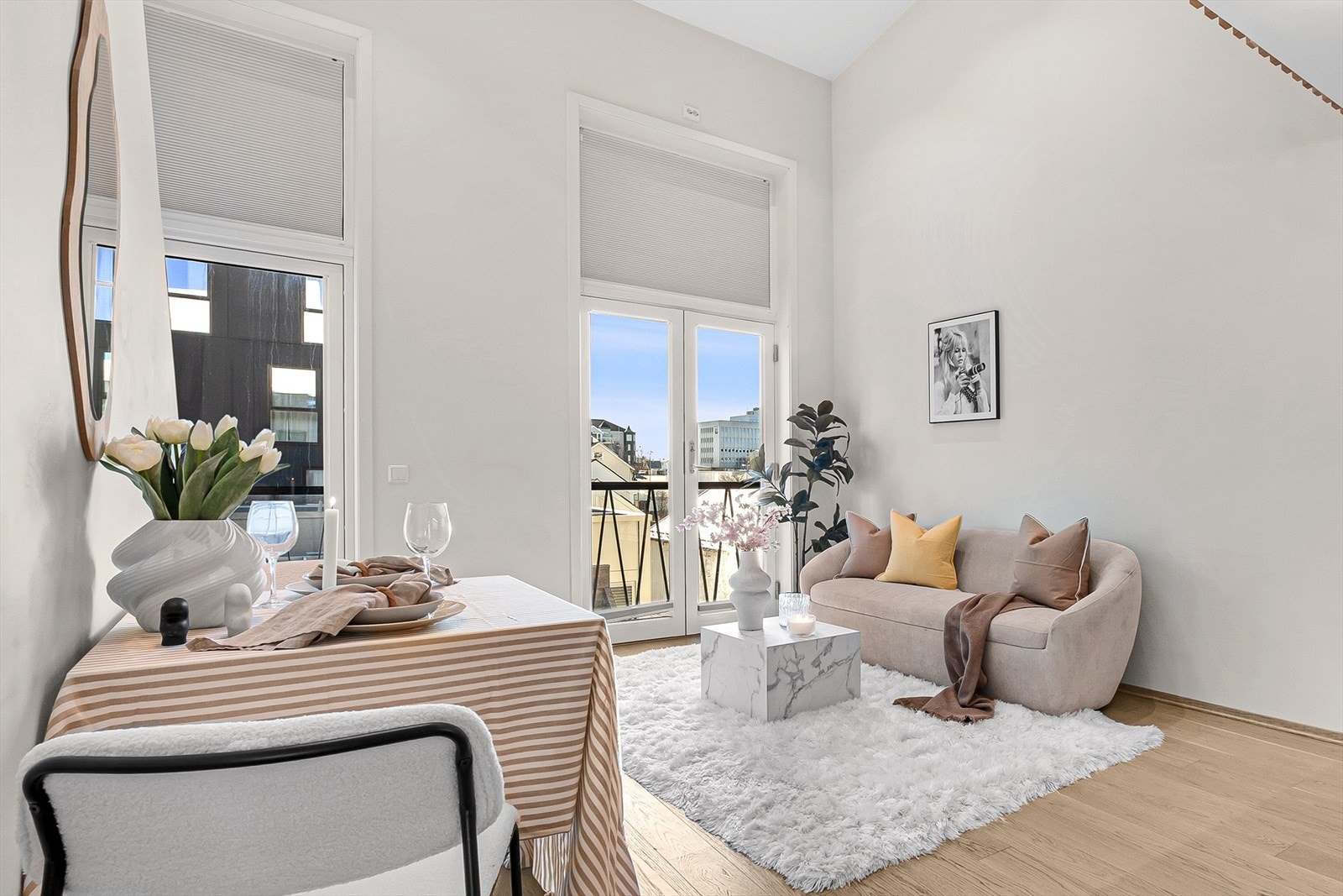 Velkommen til Sandgata 4A - en urban loftsleilighet midt i hjertet av sentrum. Galleribilde