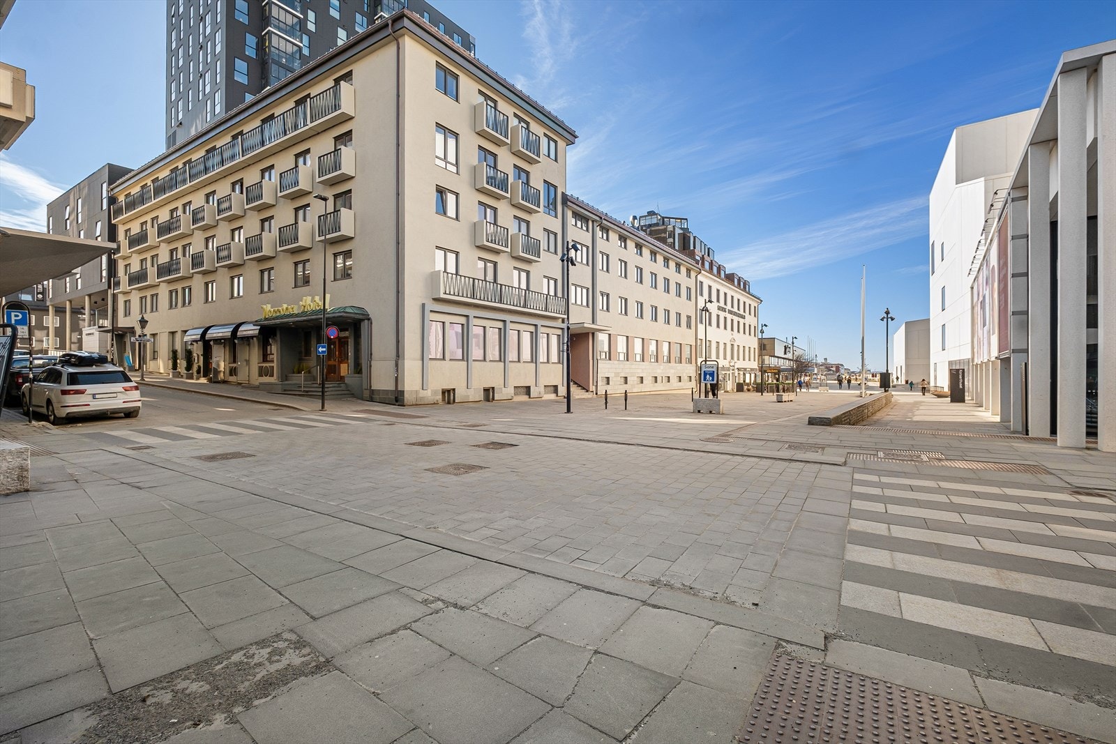 Det er også gangavstand til buss, tog og fly - samt flotte turmuligheter. Velkommen til en trivelig visning! Galleribilde
