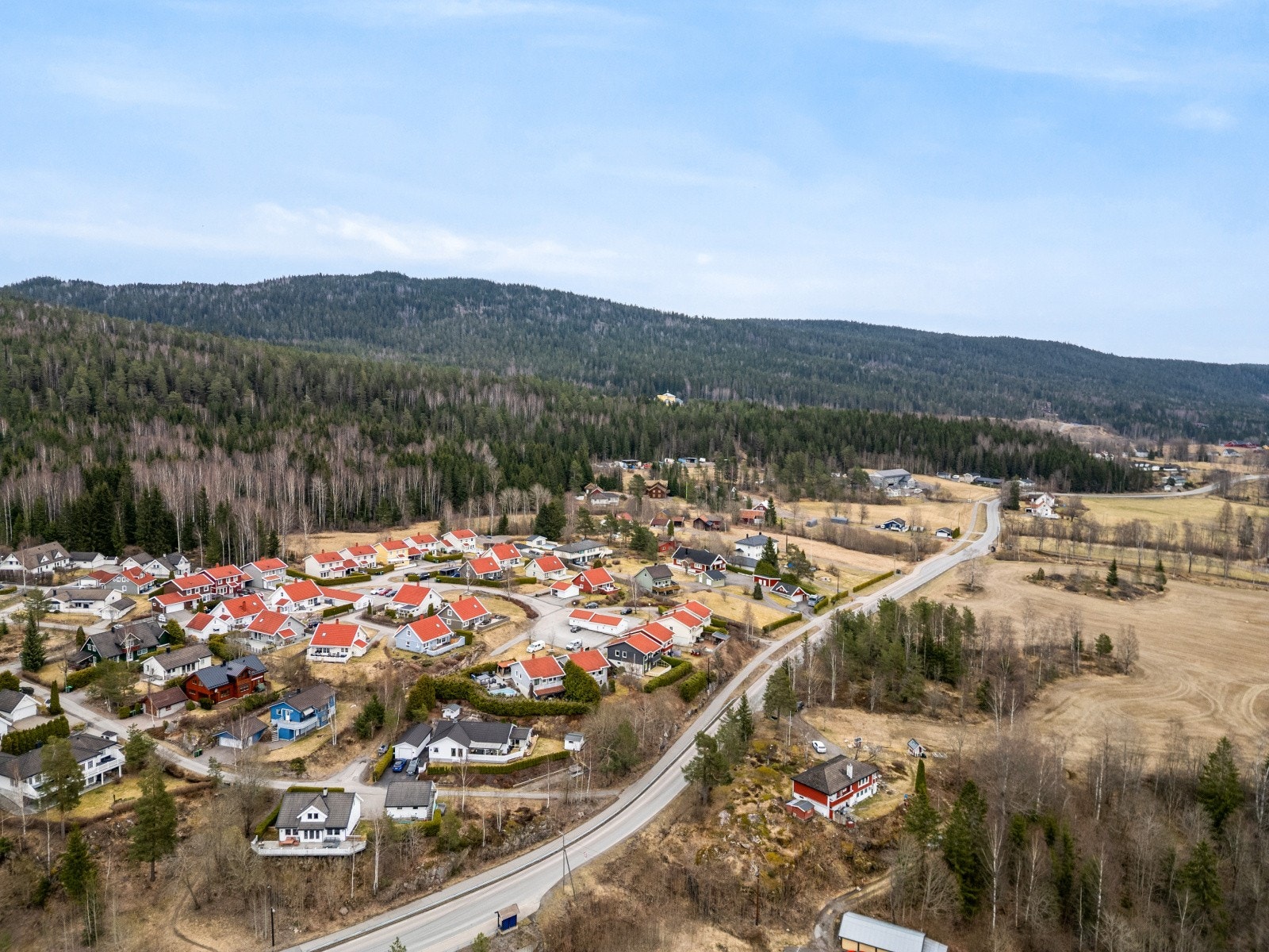 Området byr på en aktiv livsstil med umiddelbar nærhet til natur og flotte turmuligheter, sommer som vinter. Galleribilde