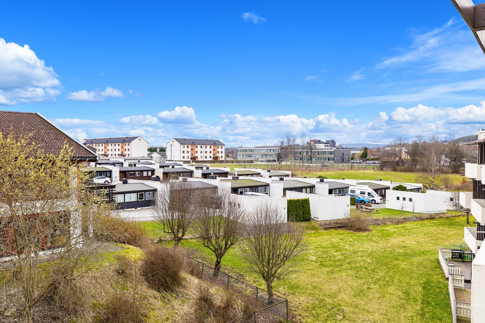 Fra leiligheten er det kun 9 minutters gange til Sagdalen stasjon med linje L1 Galleribilde