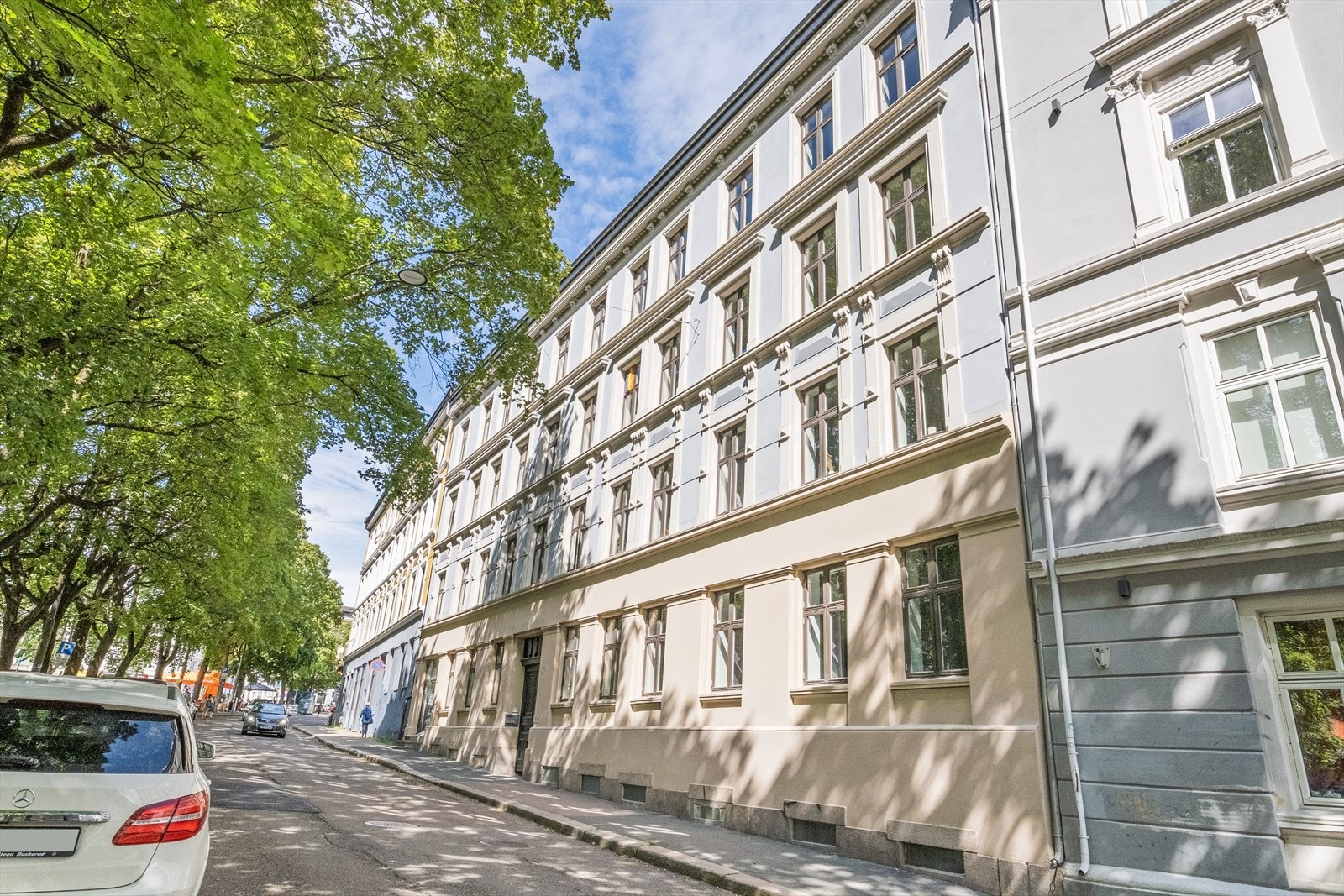 Maridalsveien 37 er et vakkert bygg fra 1897 på Kiellands Plass, midt mellom Grünerløkka og St. Hanshaugen. Her bor du svært sentralt, men samtidig tilbaketrukket! Galleribilde