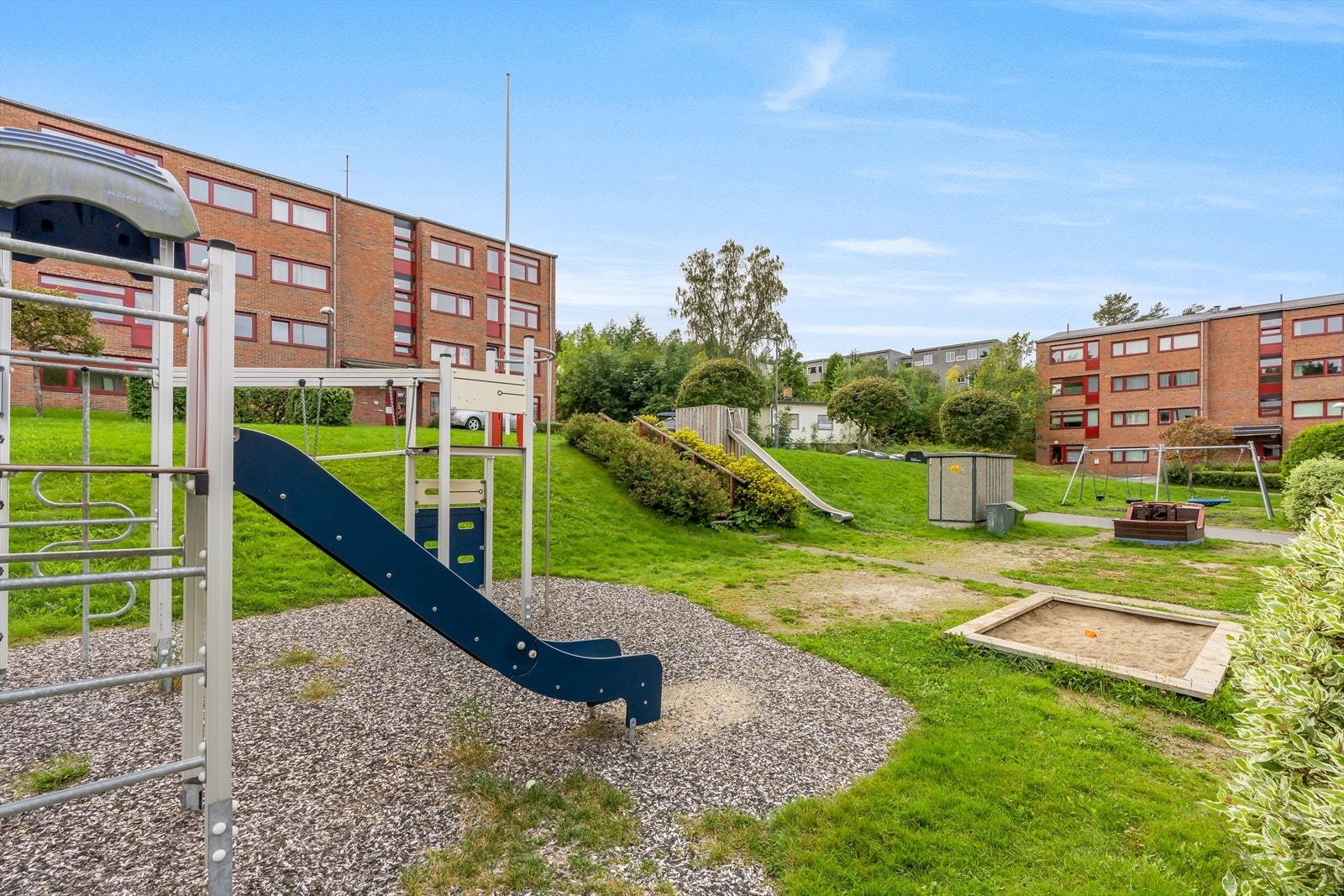 Lekeplass i borettslaget. Galleribilde