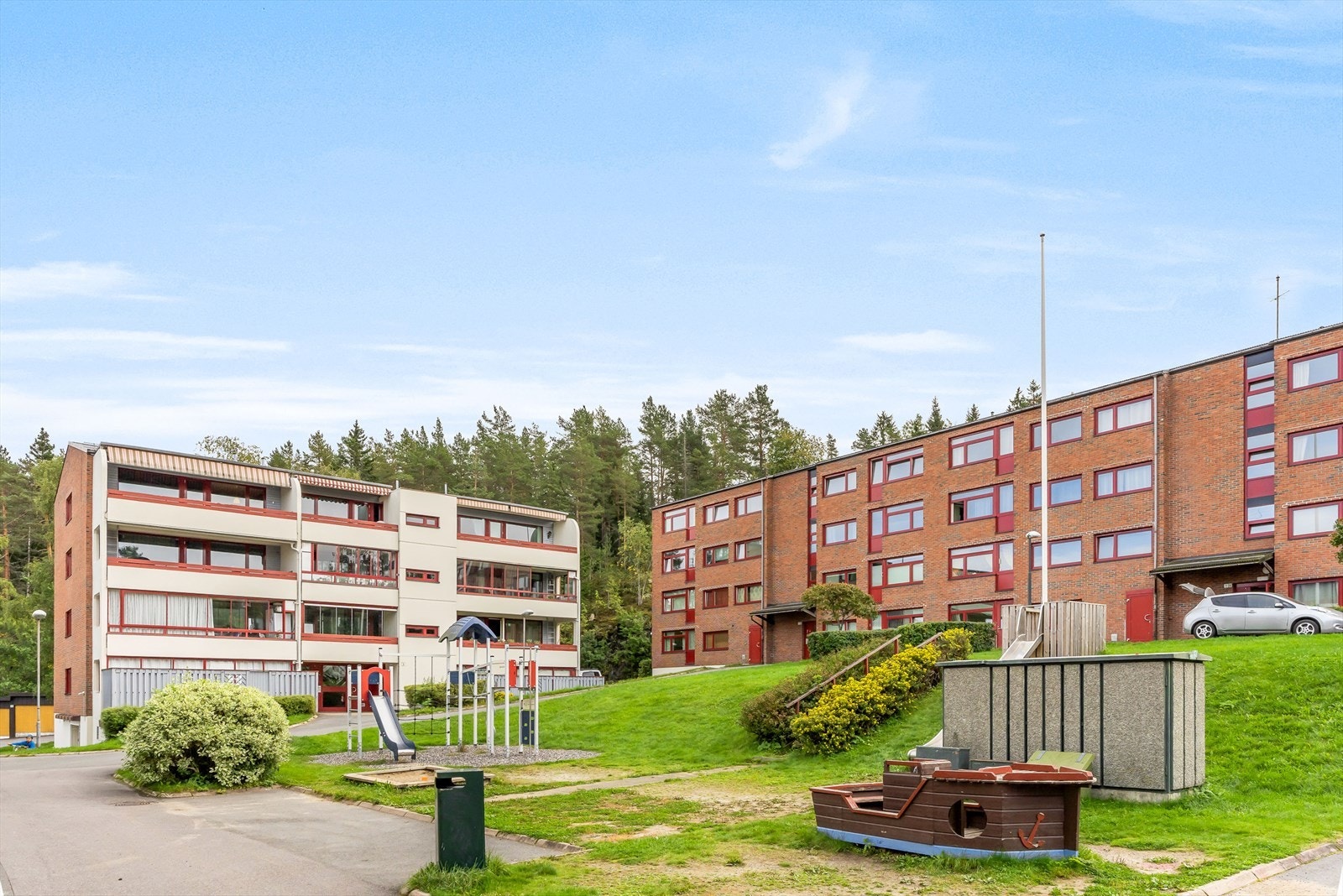 Attraktive fellesområder med lekeplass og grønne omgivelser, og umiddelbar nærhet til Østmarka. Galleribilde