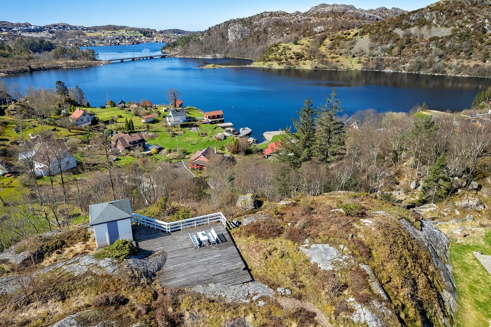 Området er preget av spredt fritidsbebyggelse i naturskjønne og maritime omgivelser. Galleribilde