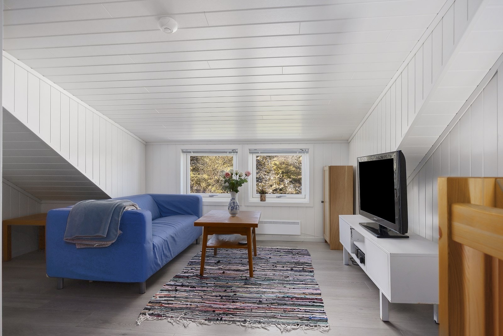 Loftstuen gir ekstra plass for opphold og sosialt samvær. Galleribilde