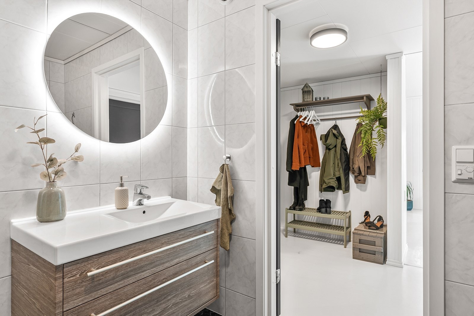 Badet er helfliset og har elektriske varmekabler i gulvet for økt komfort. Galleribilde
