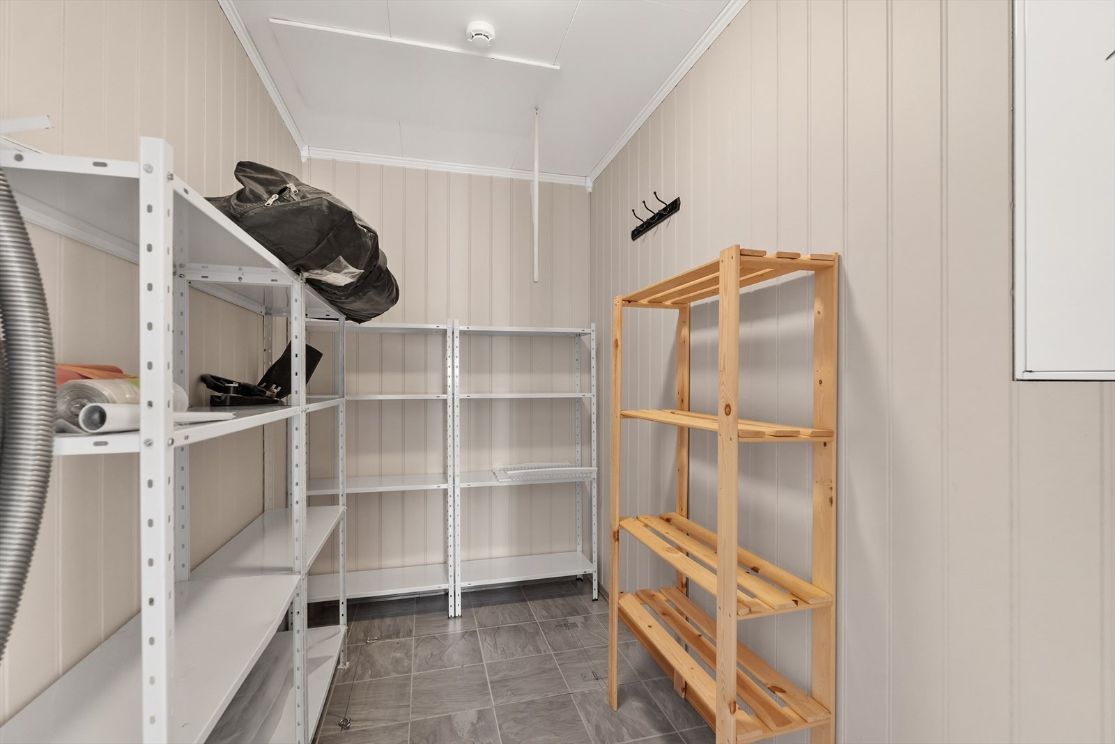 Praktisk bod med gode oppbevaringsmuligheter. Galleribilde