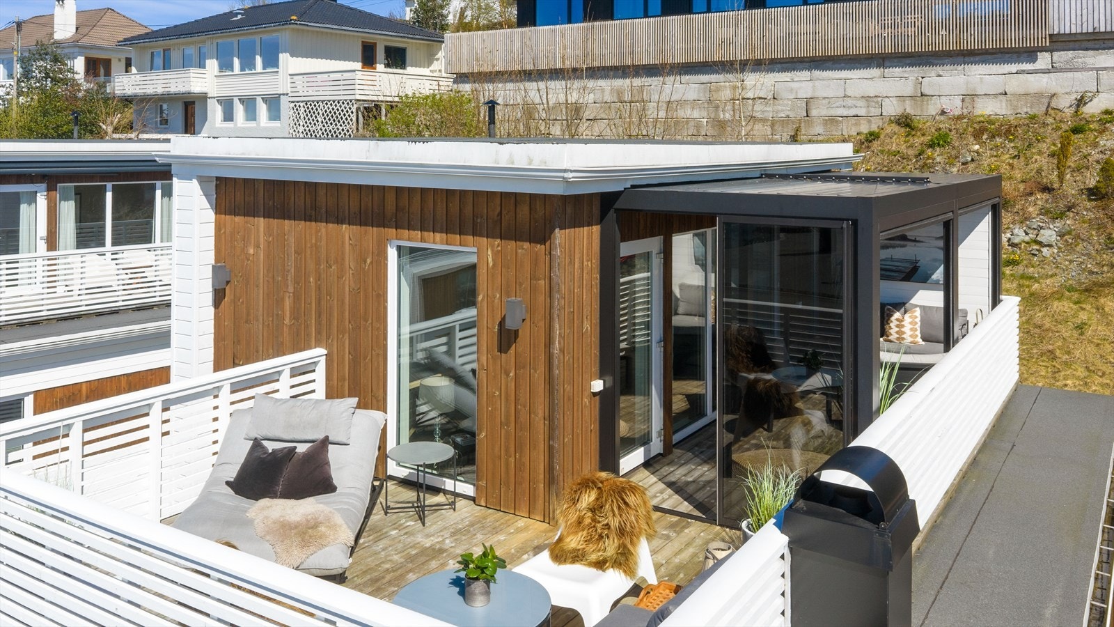 Utgang til vestvendt takterrasse med utestue Galleribilde