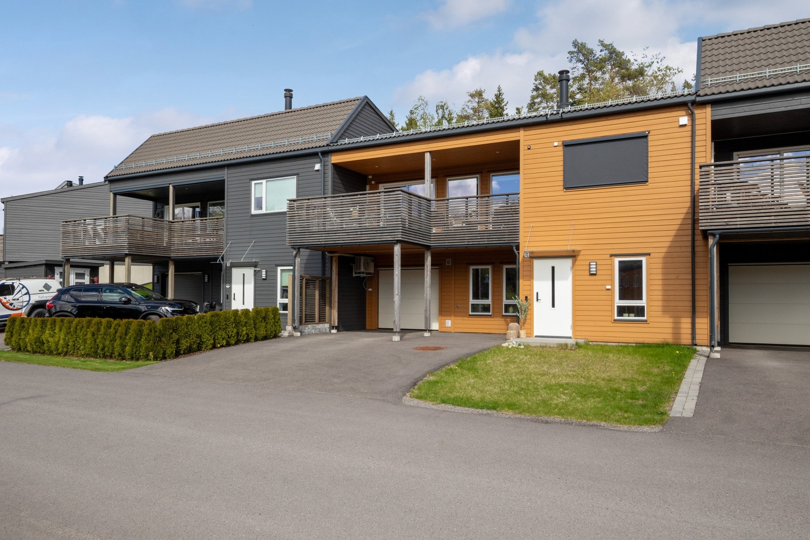Kleivåsveien 7C er et moderne og lettstelt rekkehus fra 2023 over to familievennlige plan. Galleribilde