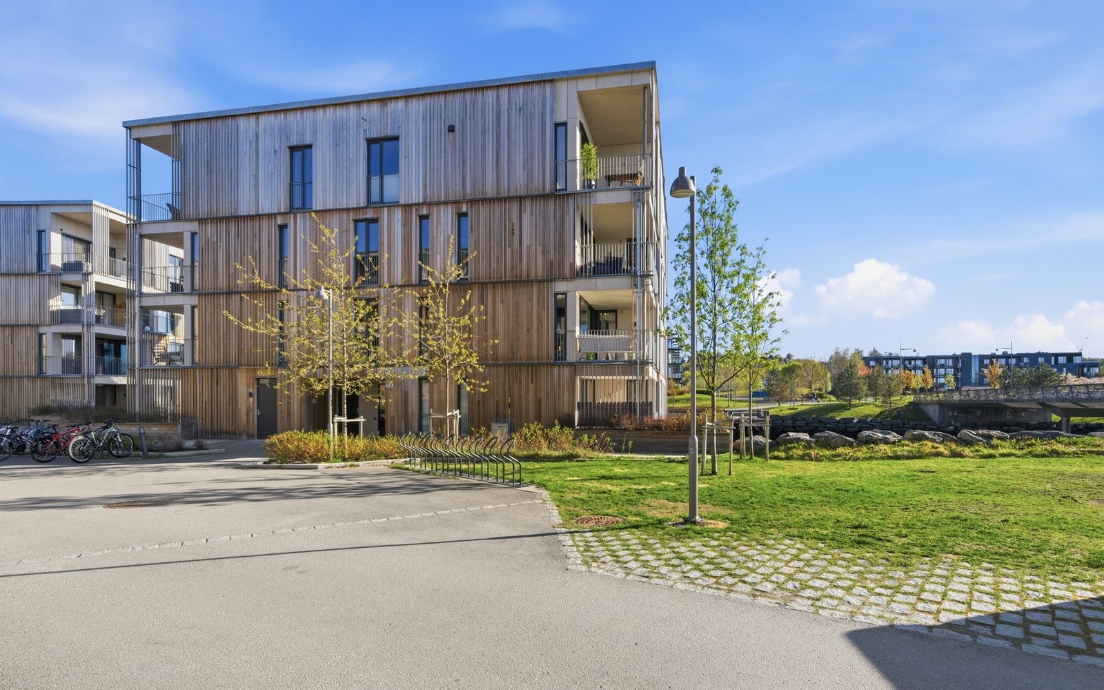 Fasadebilde sett mot inngangsparti. Galleribilde