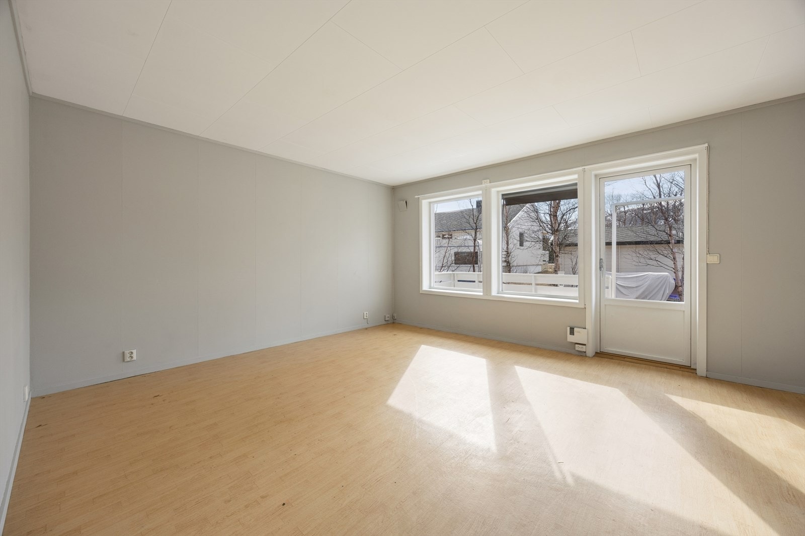 Fra stuen er det direkte utgang til boligens terrasseareal. Galleribilde