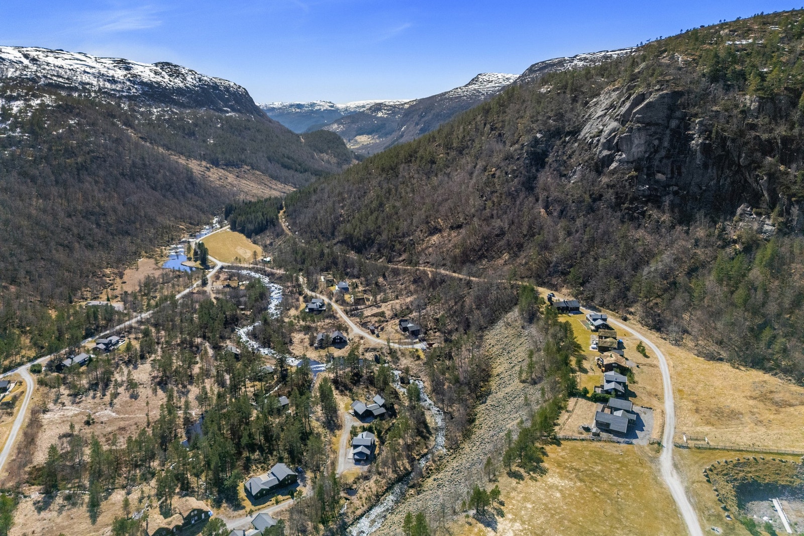 Området passer perfekt for deg som ønsker enkel tilgang til fantastiske fjellturer og naturopplevelser. Galleribilde