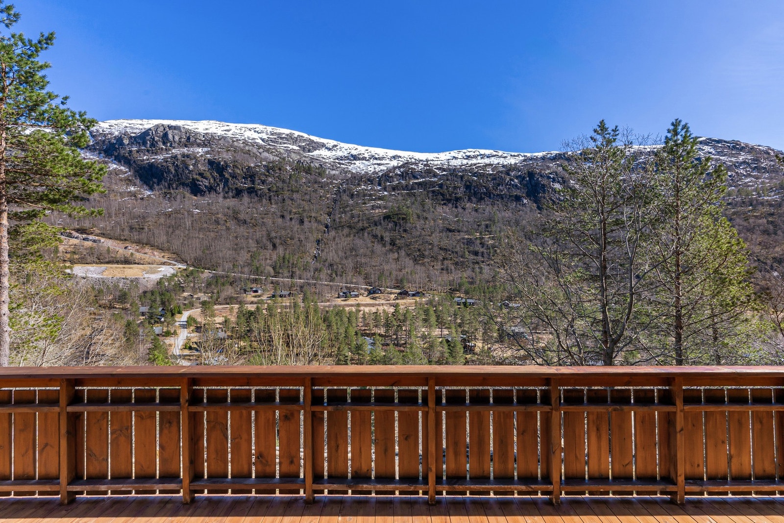 Man har en helt unik utsikt fra terrassen som må oppleves. Galleribilde