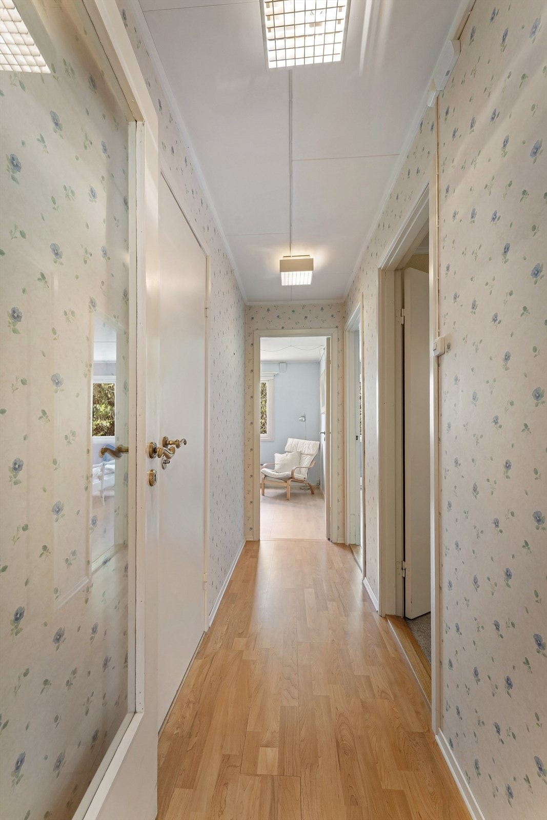 Gangen binder sammen soverommene og badet i en egen, adskilt del av etasjen. Galleribilde