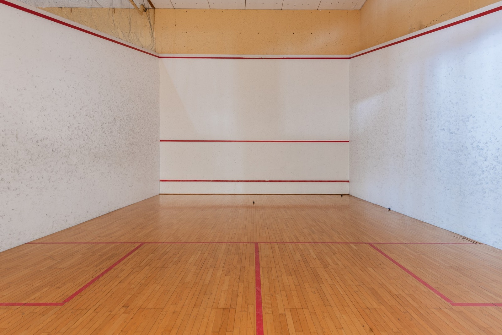 Videre i fellesarealene har beboerne en eksklusiv mulighet til squashhall, utendørs tennisbane og treningsrom. Galleribilde