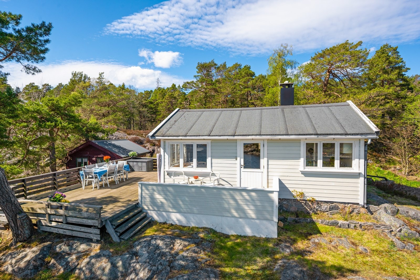 Stor terrasse og naturskjønne omgivelser Galleribilde