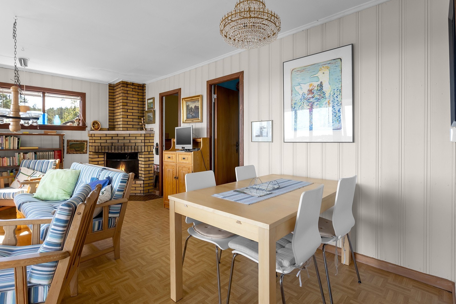 De to dørene er inn til soverom. Galleribilde
