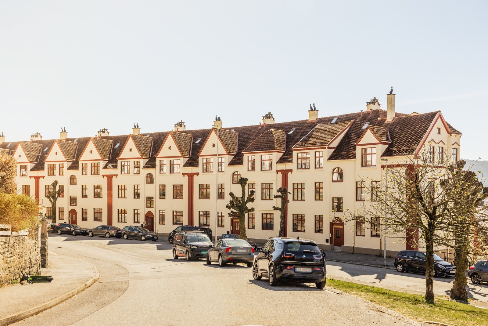 Nye vinduer og fasade malt i 2025. Galleribilde