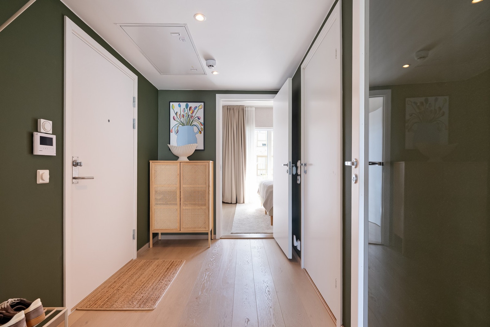 Velkommen inn i det som kan bli ditt/deres nye hjem! Det er heisadkomst fra bakkeplan og opp til leiligheten som ligger i byggets 5.etasje. Galleribilde