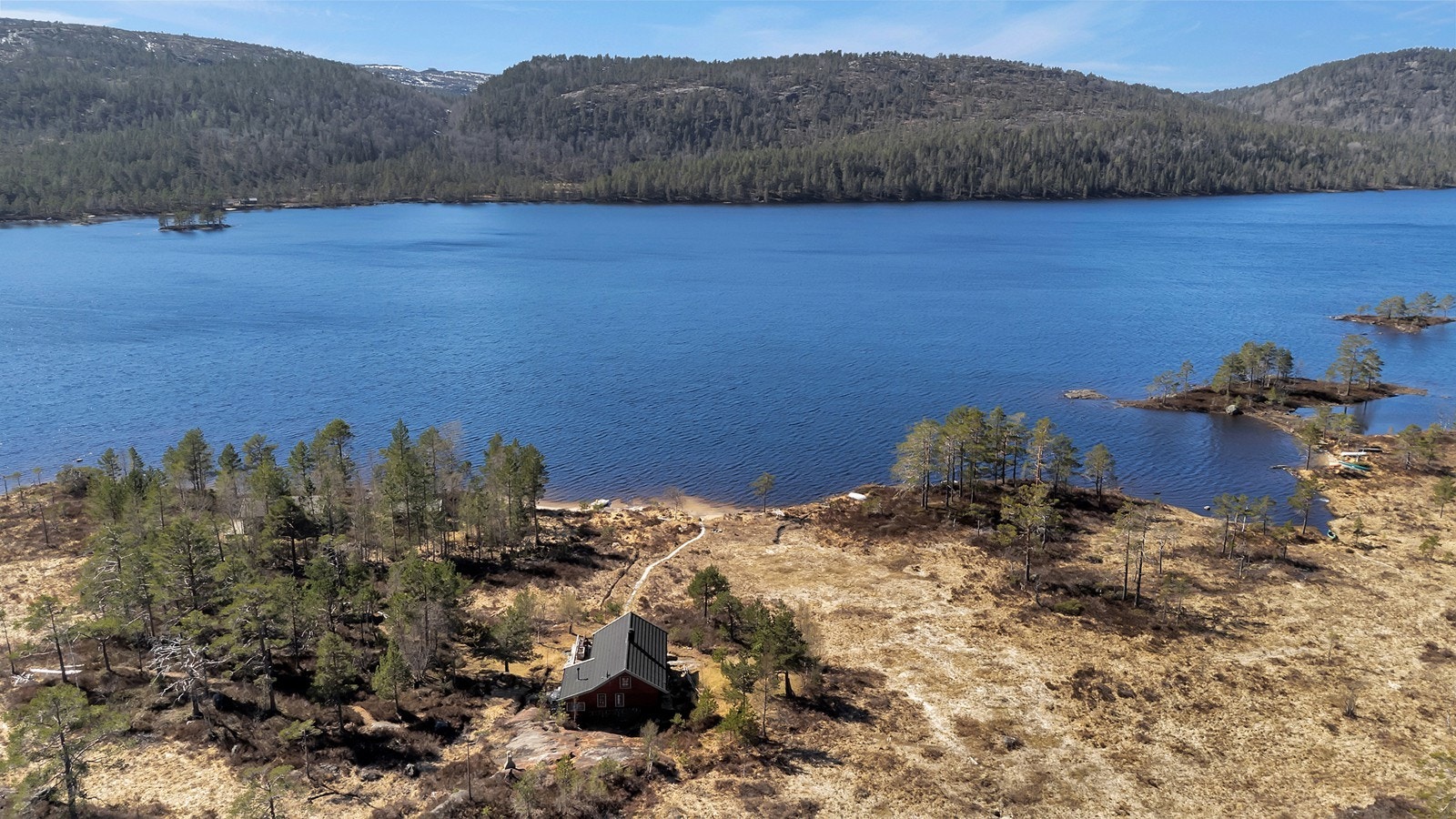 Fra verandaen kan man se Pikhei, som er områdets høyeste punkt 730 m.o.h Galleribilde